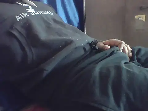 Snapshot of hot_to_handel chatting on December 23, 2025, 5:05 am hot to handel online show from December 23, 2025, 5:05 am