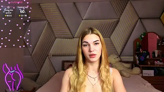 Hellen Moore online show from February 17, 2026, 3:25 am