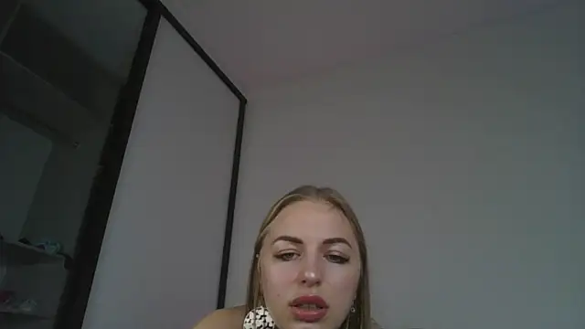 Snapshot of Kristina_diamond chatting on January 3, 2025, 1:47 pm Kristina diamond online show from January 3, 2025, 1:47 pm