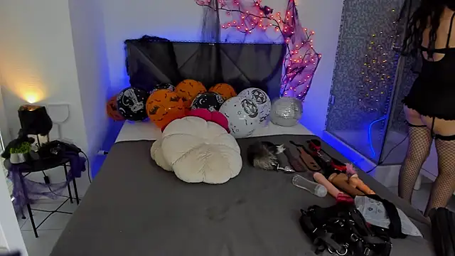 CassieEvans online show from October 31, 2025, 6:47 am