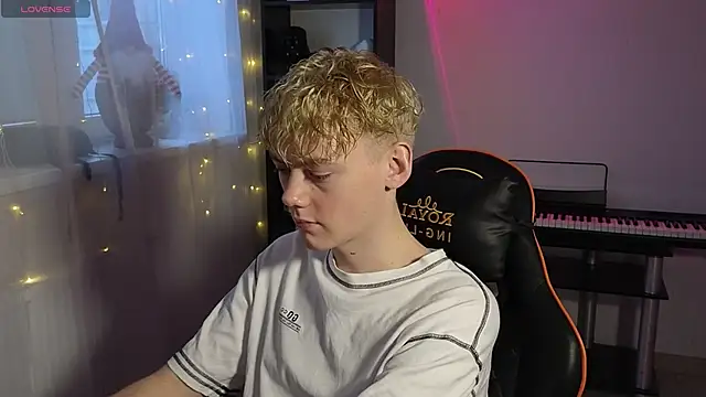 Keytaro online show from March 2, 2025, 3:05 pm