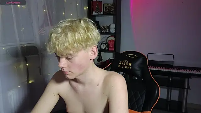 Keytaro online show from March 11, 2025, 8:42 pm