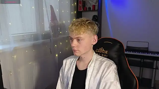 Keytaro online show from March 19, 2025, 2:57 pm