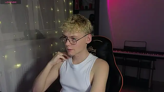 Keytaro online show from March 22, 2025, 11:53 pm