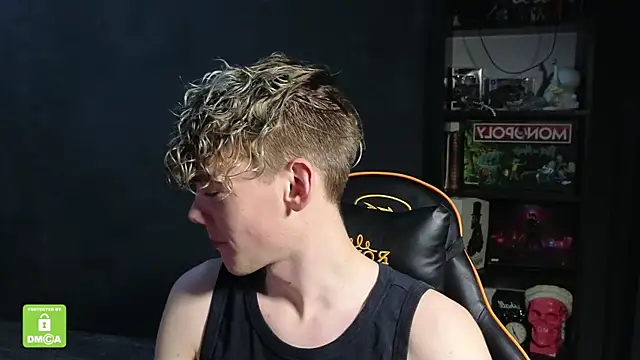 Keytaro online show from November 26, 2025, 5:47 pm