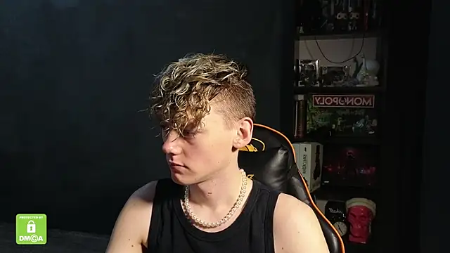 Keytaro online show from November 27, 2025, 5:26 pm