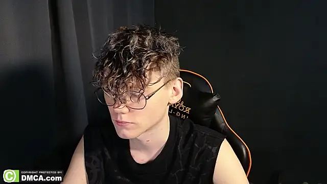 Keytaro online show from February 1, 2026, 10:41 pm