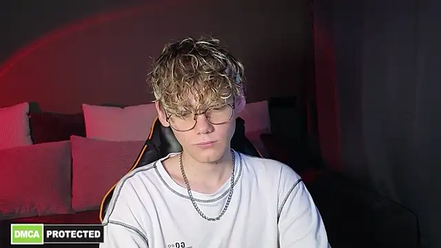 Keytaro online show from March 29, 2026, 1:22 pm