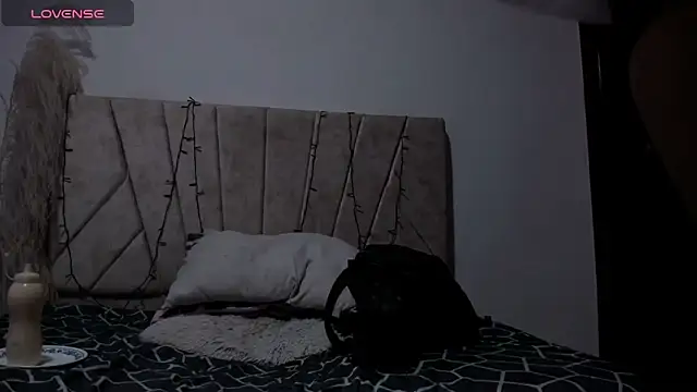 Kaela18 online show from December 18, 2024, 1:12 pm