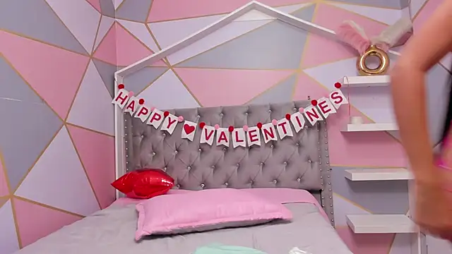 Isa little4u online show from February 14, 2025, 11:20 pm