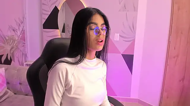 Isa little4u online show from March 7, 2025, 10:45 am