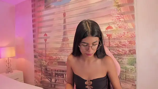 Isa little4u online show from October 8, 2025, 10:24 am