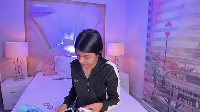 Isa little4u online show from October 30, 2025, 7:54 am