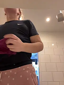 Snapshot of Fancy-Francy chatting on March 6, 2025, 10:30 am Fancy-Francy online show from March 6, 2025, 10:30 am