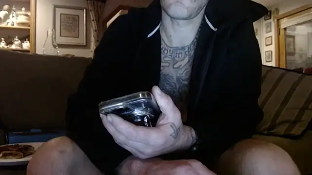 UnCuTupTheBuTT online show from October 30, 2025, 4:25 am