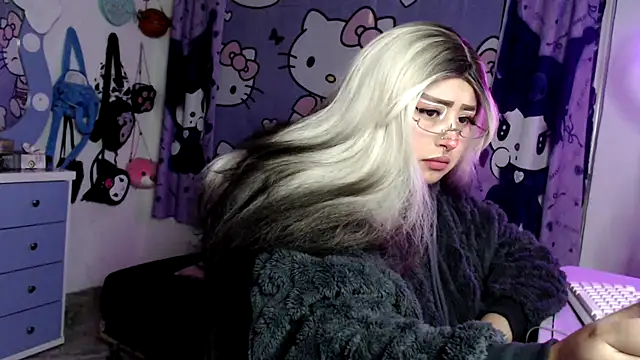 Snapshot of lussyevans24 chatting on April 24, 2026, 4:26 am lussyevans24 online show from April 24, 2026, 4:26 am