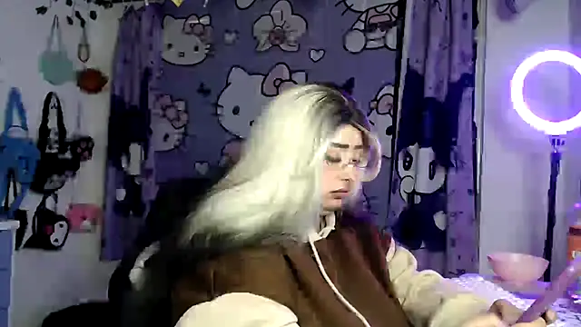 Snapshot of lussyevans24 chatting on April 30, 2026, 4:08 am lussyevans24 online show from April 30, 2026, 4:08 am