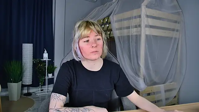 LexiWenford online show from May 19, 2026, 2:29 am
