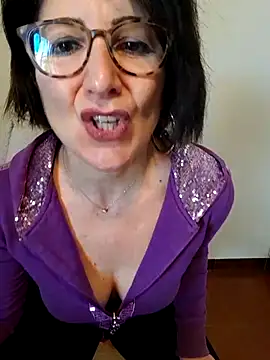 Snapshot of Viola8p chatting on September 30, 2025, 9:47 am Viola8p online show from September 30, 2025, 9:47 am