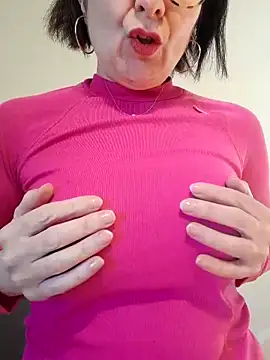 Snapshot of Viola8p chatting on October 6, 2025, 12:24 pm Viola8p online show from October 6, 2025, 12:24 pm