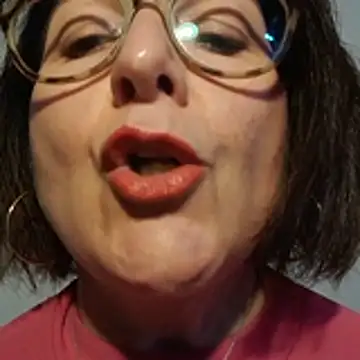 Snapshot of Viola8p chatting on November 8, 2025, 3:45 pm Viola8p online show from November 8, 2025, 3:45 pm