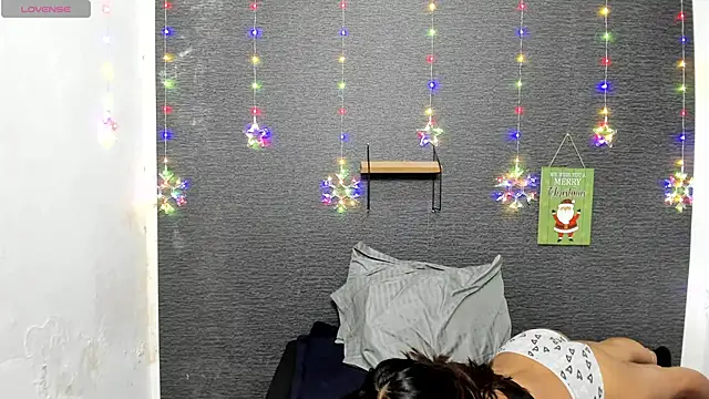 monse 02 online show from January 24, 2025, 4:49 pm