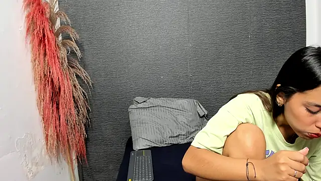 monse 02 online show from February 23, 2025, 12:48 pm