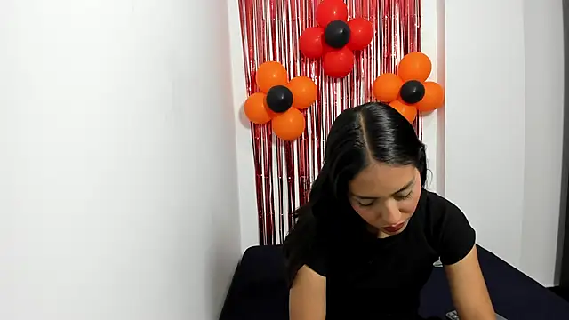 monse 02 online show from November 5, 2025, 2:17 pm