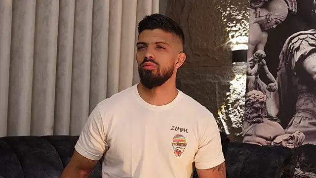 Snapshot of DannSaenz chatting on November 7, 2025, 11:21 am DannSaenz online show from November 7, 2025, 11:21 am