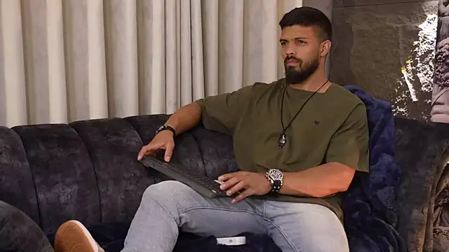 Snapshot of DannSaenz chatting on November 15, 2025, 5:20 pm DannSaenz online show from November 15, 2025, 5:20 pm