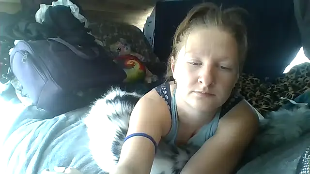 Snapshot of Eluradess chatting on September 17, 2025, 9:27 pm Eluradess online show from September 17, 2025, 9:27 pm