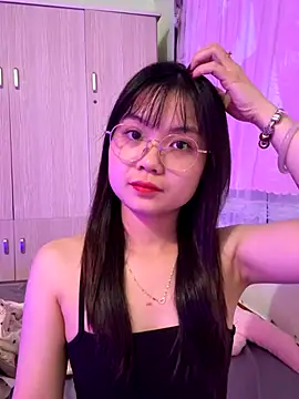 Maeve2k5 online show from October 2, 2025, 2:35 pm