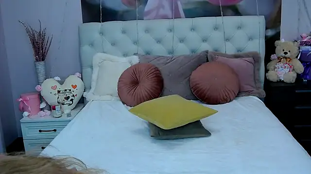 Snapshot of VioletUmi chatting on March 12, 2025, 8:08 am VioletUmi online show from March 12, 2025, 8:08 am