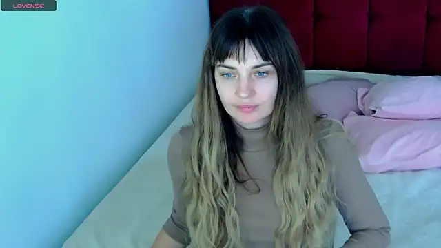 VioletUmi online show from October 16, 2025, 8:37 am