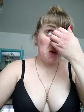 CoddessCrystal online show from December 16, 2025, 9:36 am