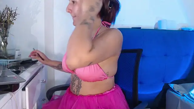 luna palmerau online show from November 24, 2025, 10:20 pm