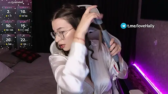 Snapshot of EuphoriaHaily chatting on November 5, 2025, 1:22 pm EuphoriaHaily online show from November 5, 2025, 1:22 pm