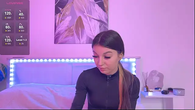 Snapshot of Veronica_leal chatting on November 3, 2025, 11:33 am Veronica leal online show from November 3, 2025, 11:33 am