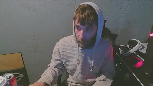 Snapshot of Superoz77 chatting on December 6, 2024, 6:17 pm Superoz77 online show from December 6, 2024, 6:17 pm