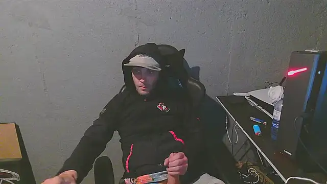 Snapshot of Superoz77 chatting on December 17, 2024, 5:07 am Superoz77 online show from December 17, 2024, 5:07 am