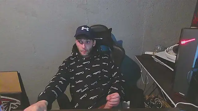 Snapshot of Superoz77 chatting on December 28, 2024, 2:11 am Superoz77 online show from December 28, 2024, 2:11 am