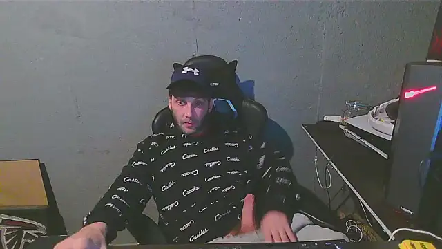 Snapshot of Superoz77 chatting on December 28, 2024, 5:12 am Superoz77 online show from December 28, 2024, 5:12 am