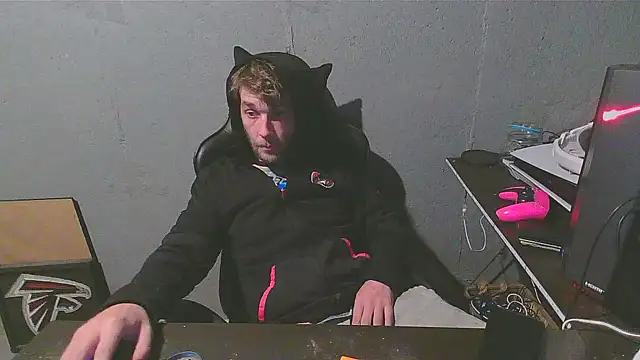 Snapshot of Superoz77 chatting on January 1, 2025, 6:26 am Superoz77 online show from January 1, 2025, 6:26 am