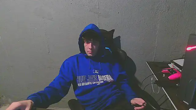 Snapshot of Superoz77 chatting on January 19, 2025, 4:12 am Superoz77 online show from January 19, 2025, 4:12 am