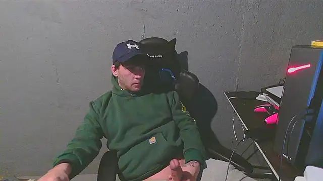 Snapshot of Superoz77 chatting on January 25, 2025, 5:51 am Superoz77 online show from January 25, 2025, 5:51 am