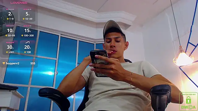 Snapshot of Valerio_20 chatting on December 10, 2024, 11:40 pm Valerio 20 online show from December 10, 2024, 11:40 pm