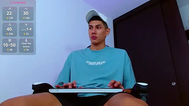 Snapshot of Valerio_20 chatting on February 15, 2025, 8:22 pm Valerio 20 online show from February 15, 2025, 8:22 pm