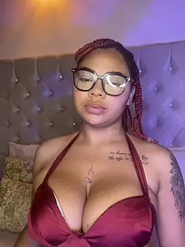 Eloisa cleavage  online show from February 26, 2026, 10:25 am