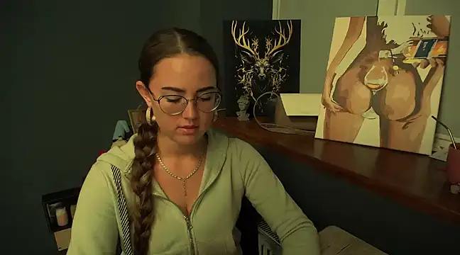 Snapshot of luxie_milady chatting on December 19, 2024, 4:24 pm luxie milady online show from December 19, 2024, 4:24 pm