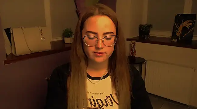 Snapshot of luxie_milady chatting on December 30, 2024, 3:24 pm luxie milady online show from December 30, 2024, 3:24 pm